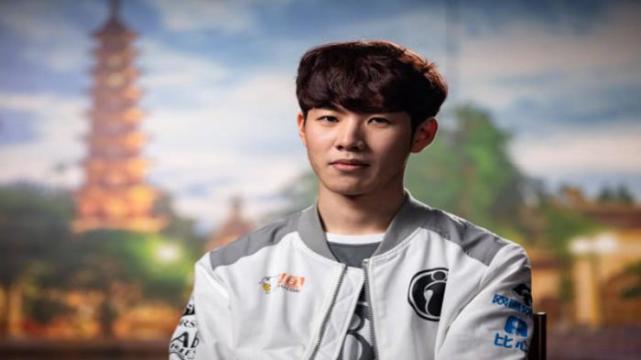 斯基拉：因西涅愿加盟拉齐奥，120万欧年薪签约至27年